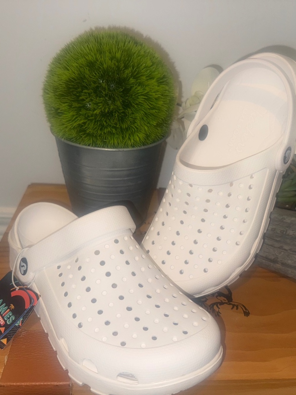 NWT Skechers Foamies Footsteps-Transcend White Clogs Size 7